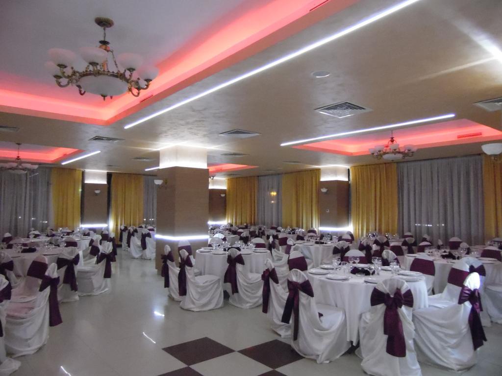 Hotel Flormang Craiova Exterior foto