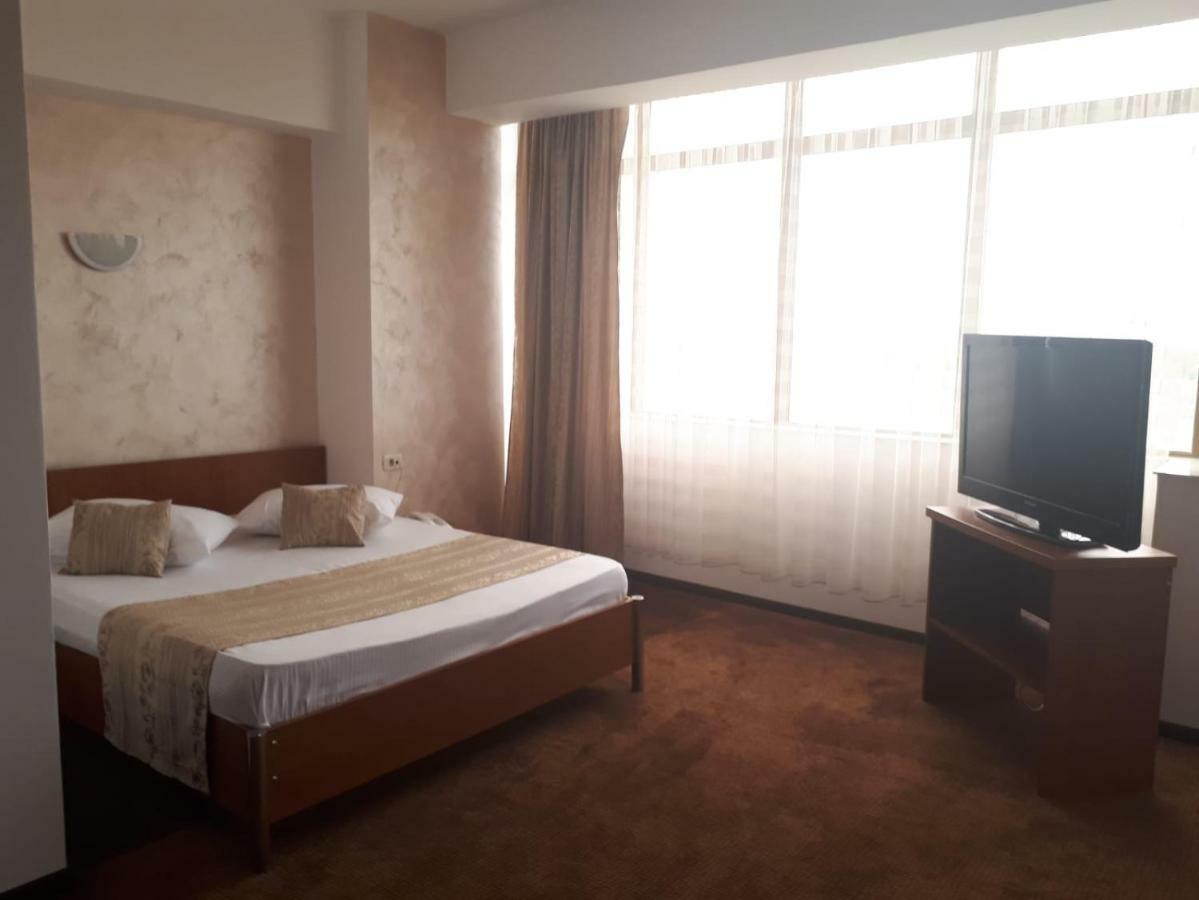 Hotel Flormang Craiova Exterior foto
